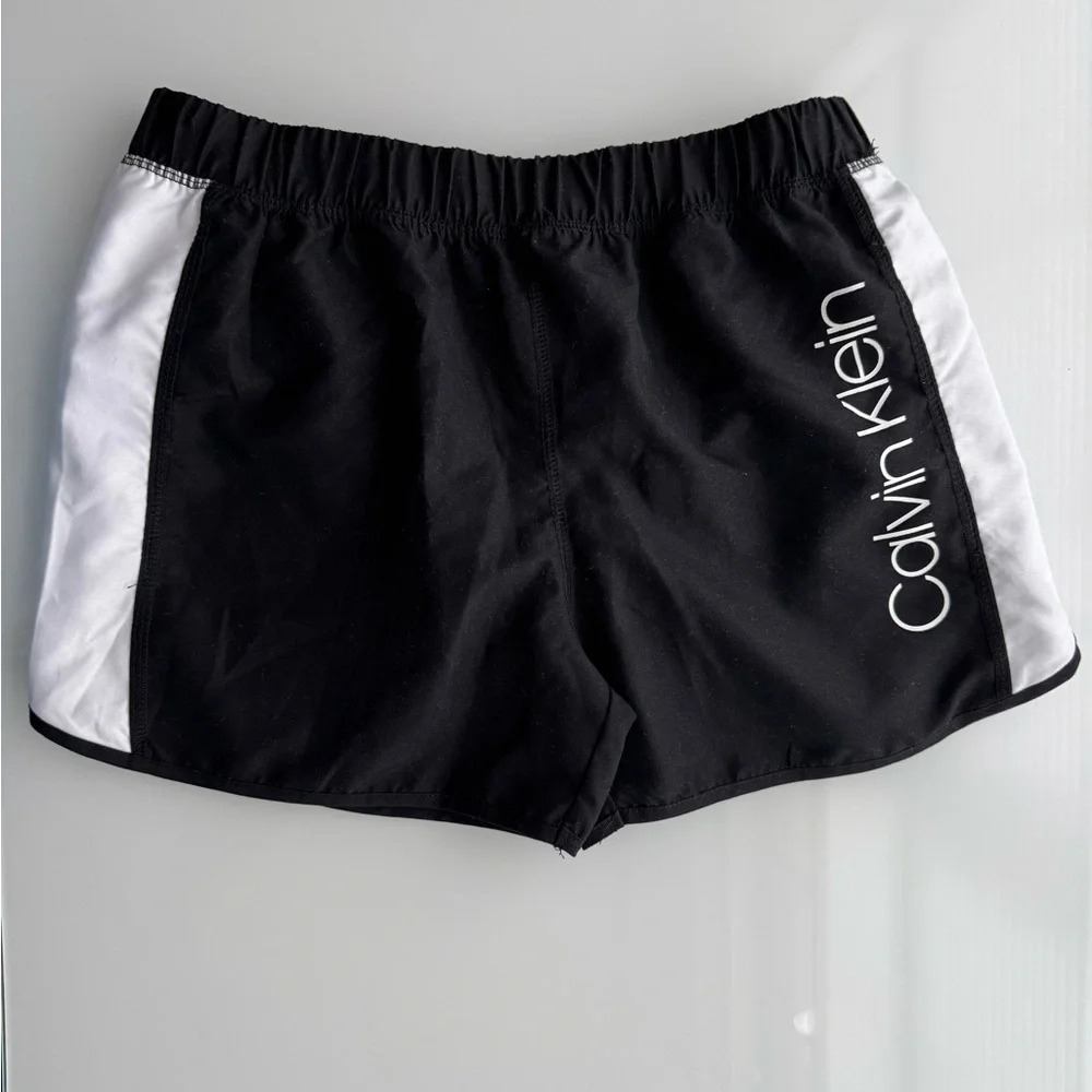 Calvin Klein Girl’s Large Athletic Shorts